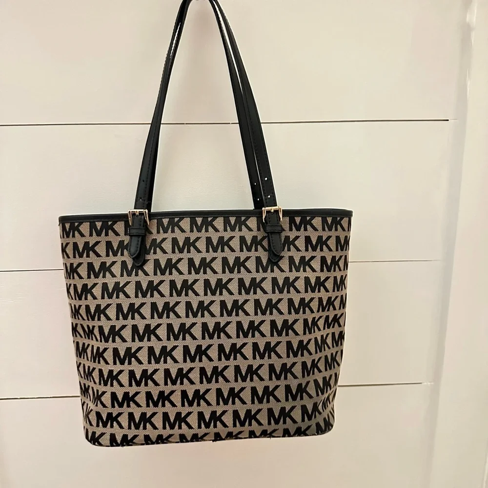 MICHEAL KORS Jet set black-tan medium logo  signature print tote shoulder bag